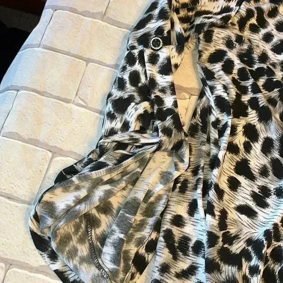 JULIAN CHANG leopard tunic blouse - Picture 4 of 4